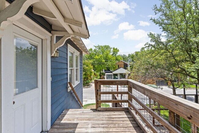 Building Photo - Charming, cozy, and great location!