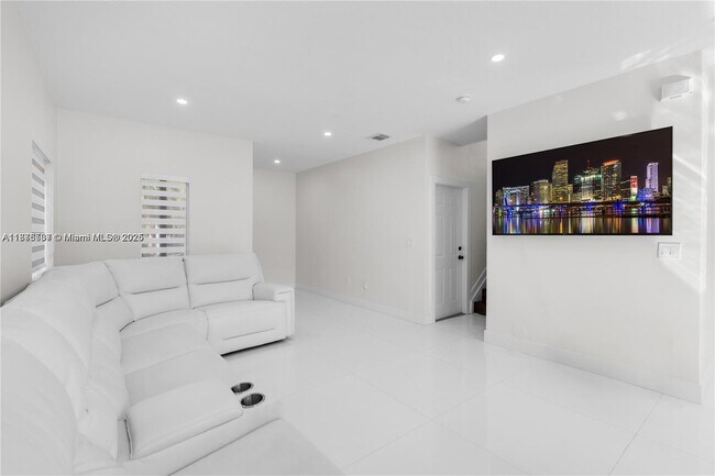 Foto del edificio - 1073 NE 41st Terrace
