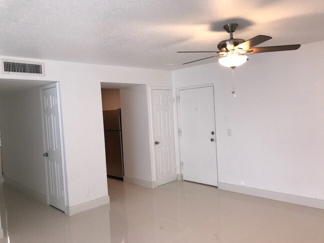 Foto del edificio - 301 NW 32nd Ct