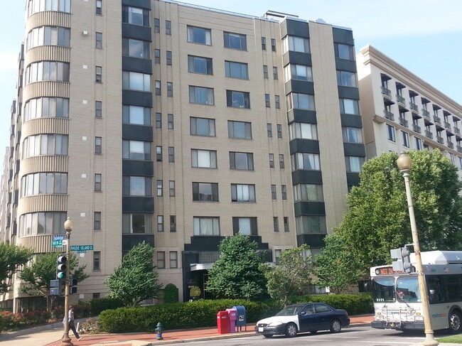 Foto del edificio - 1 Scott Cir NW
