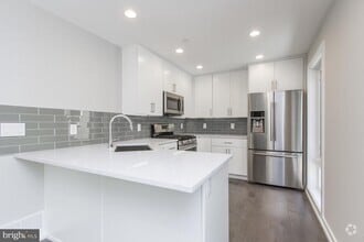 Building Photo - 712-14 S Sartain St