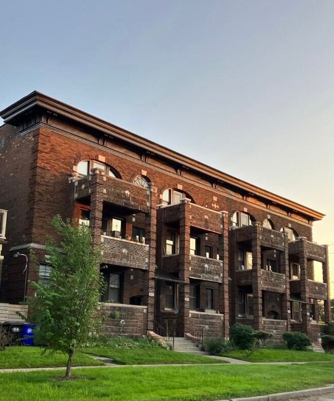 Building Photo - 504 E Kirby St