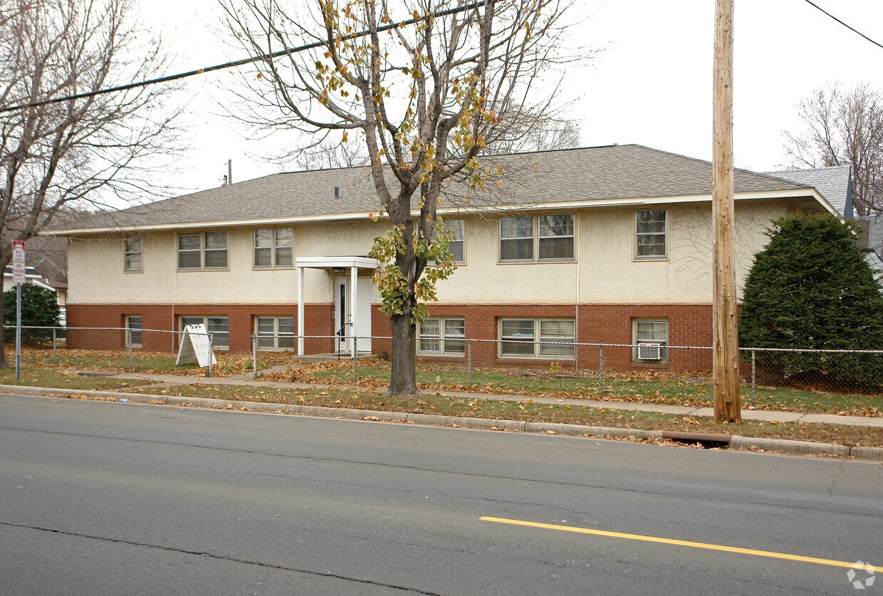 Building Photo - 475 Saint Clair Ave