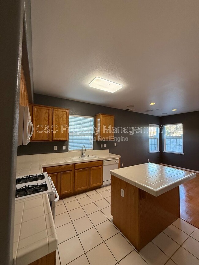 Foto del edificio - 10628 Siskiyou Ln