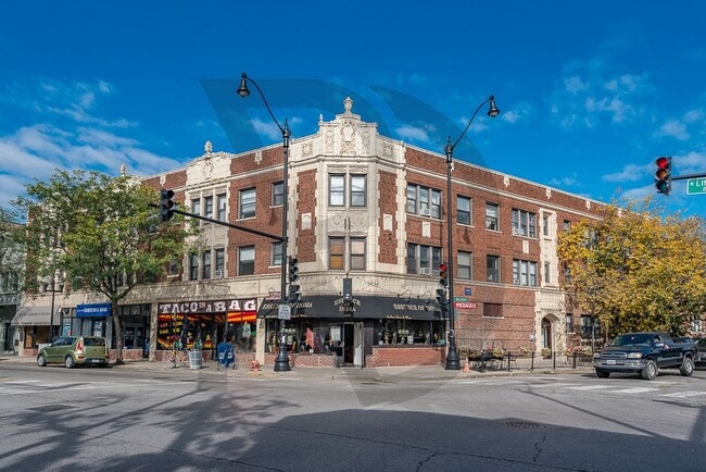 Building Photo - 2244 W Wilson Ave
