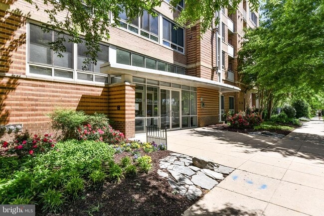Building Photo - 355 I St SW