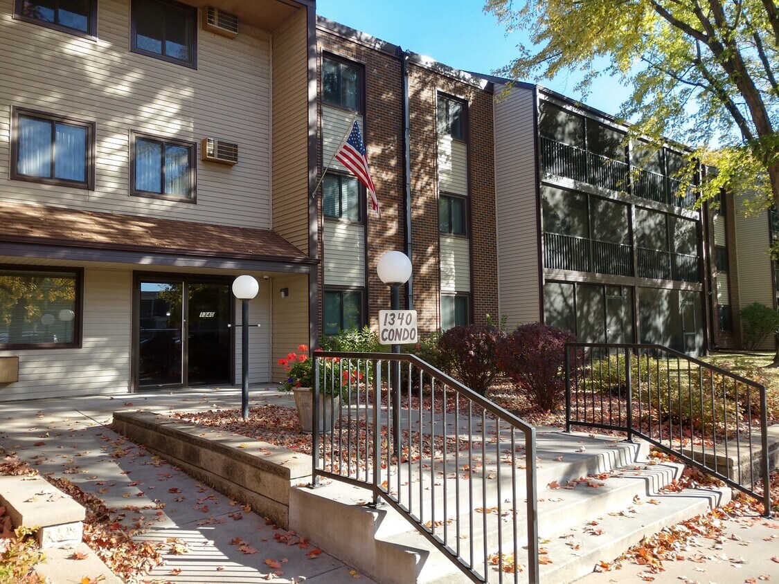 Primary Photo - Very Neat and Clean 2 bedroom Condo