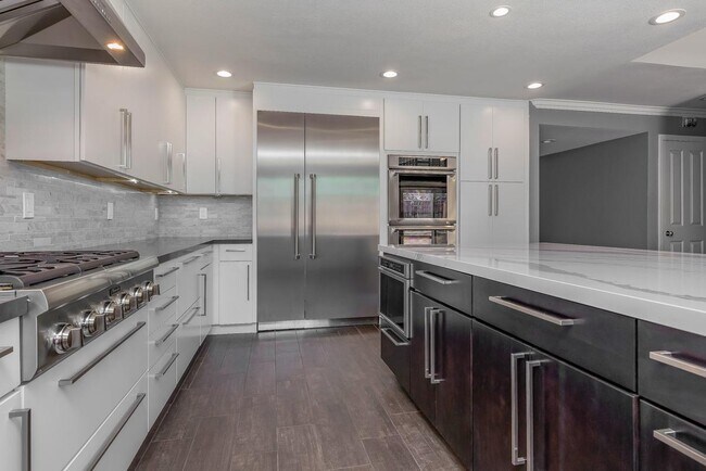 Building Photo - 5084 Willow Est