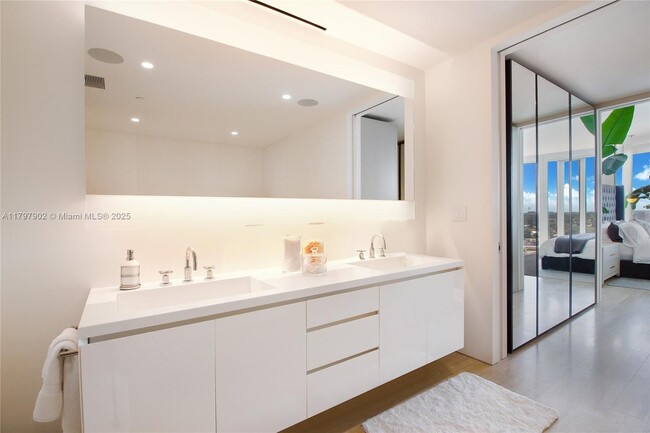 Building Photo - 9001 Collins Ave