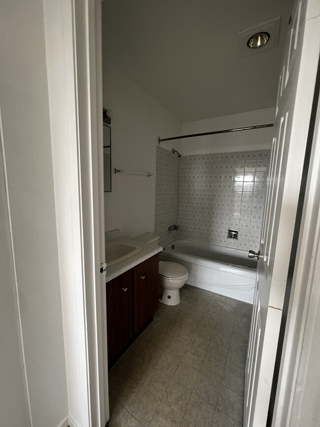Building Photo - 9527-998A 98a Ave