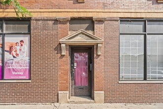 Building Photo - 5714 W Cermak Rd