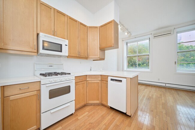 Photo - 1960 Madison Ave Apartments