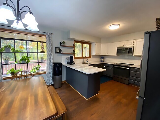 Foto del edificio - 8624 Valley Dr