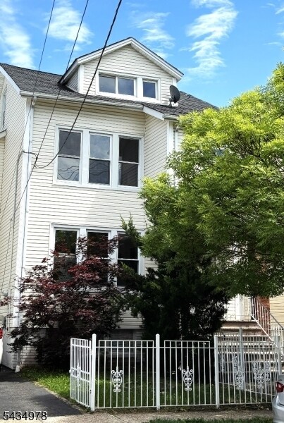 Building Photo - 192 N 17th St