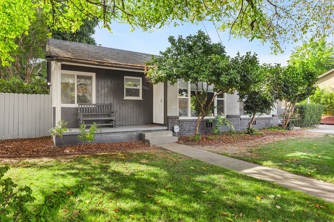 Building Photo - Heart of Sacramento ~~Duplex for RENT!