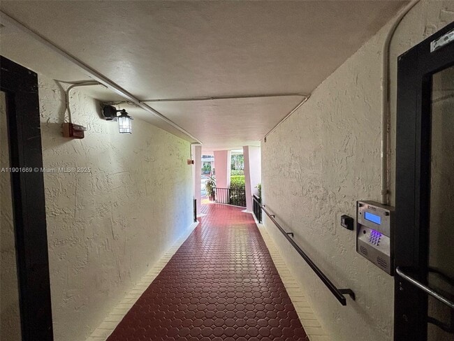 Building Photo - 17011 N Bay Rd