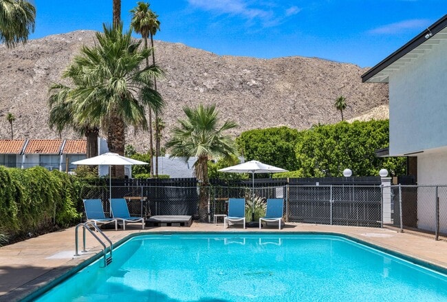 Building Photo - AVAILABLE NOW! Stunning Remodeled 1 Bed 1 ...
