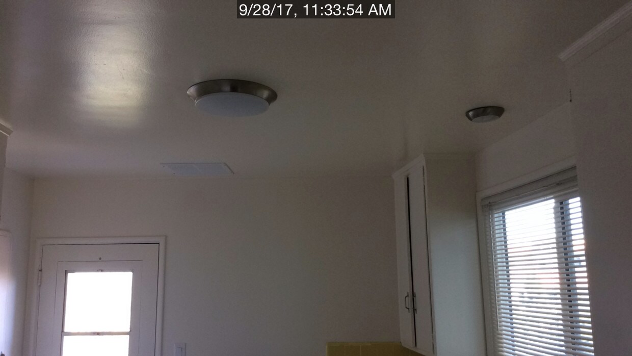 Foto principal - 446 1/2 Landfair Ave