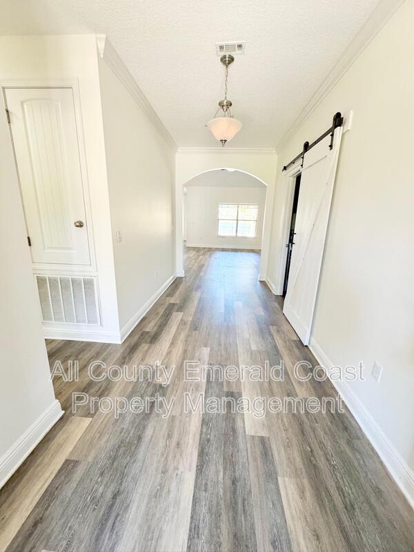 Foto del edificio - 269 Whispering Lake Dr