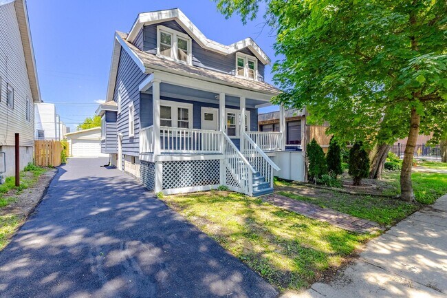 Foto del edificio - Updated 4 bedroom Bayview Single Family Home
