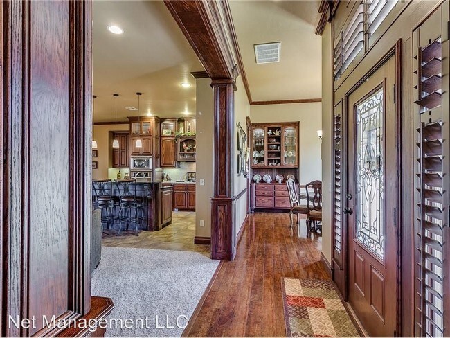 Foto del edificio - 2701 Forest Glen Cir