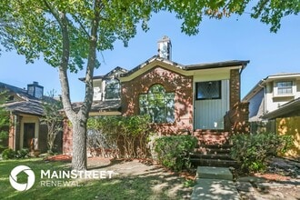 Building Photo - 1725 Medina Dr