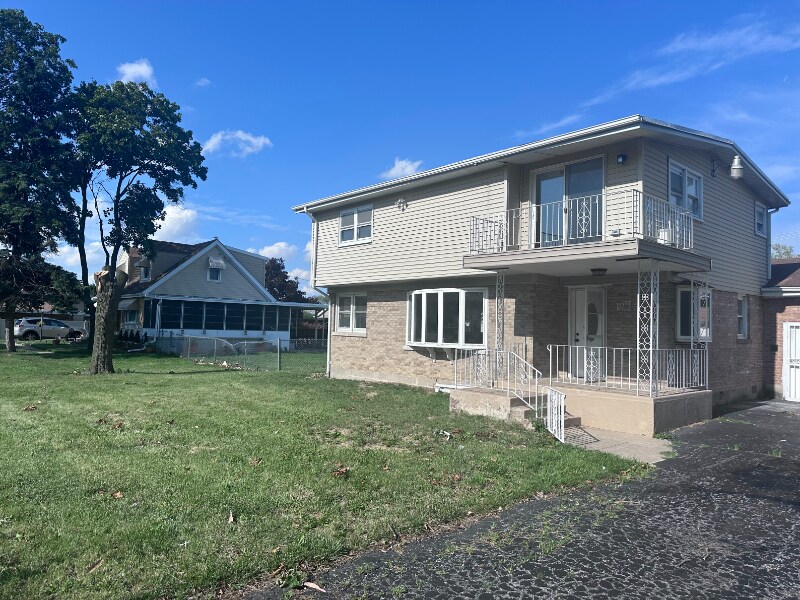 Foto principal - 8323 Melvina Ave