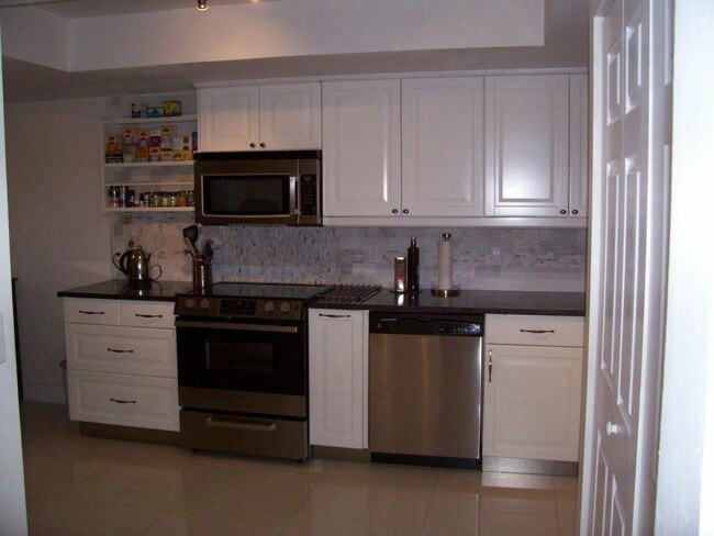 Building Photo - 5951 Wellesley Park Dr