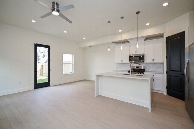 Foto del edificio - 3839 Noah St