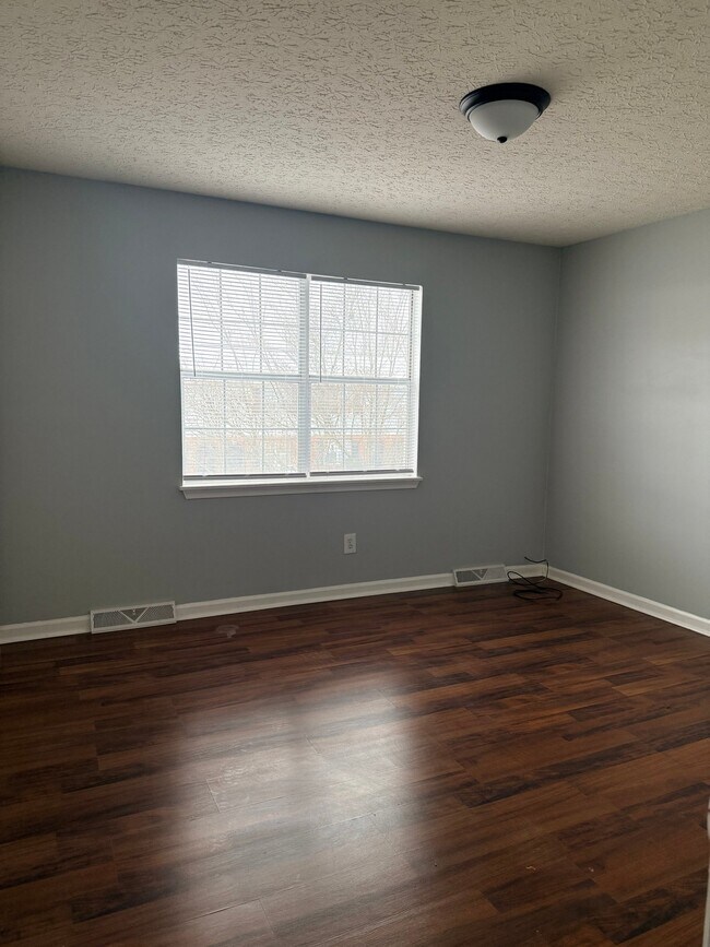 Building Photo - 16 Duiguid Dr