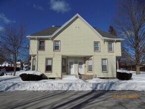 Building Photo - 402 W 5th St