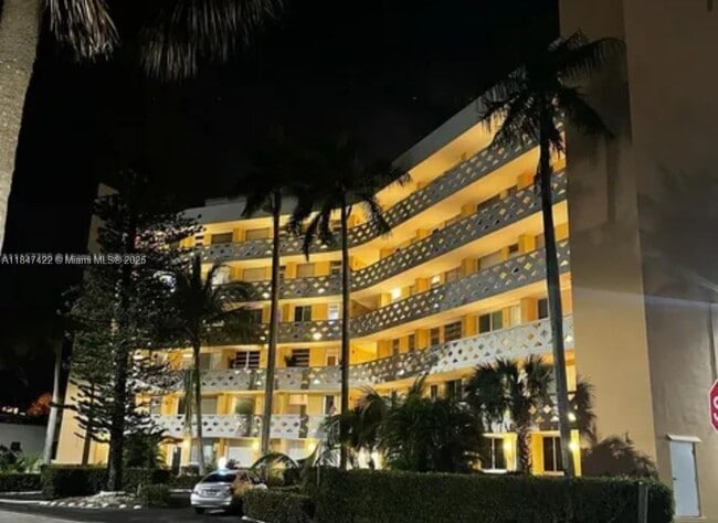 Foto del edificio - 2400 NE 9th St