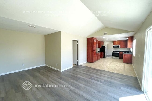 Building Photo - 560 E Wigeon Way