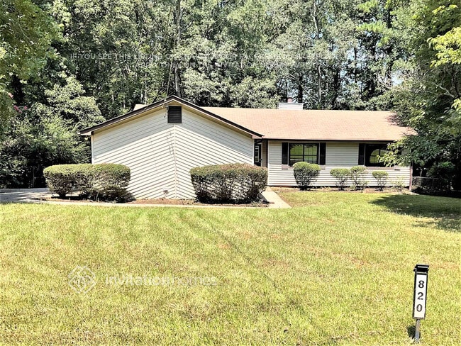 Building Photo - 820 Cedar Lake Dr SE