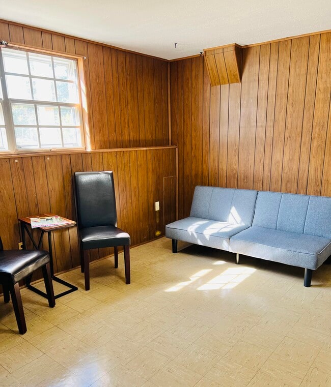 Foto del edificio - 1405 Pleasant Valley Dr