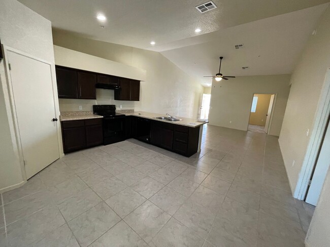 Foto del edificio - 3 Bedroom Townhome for Rent!