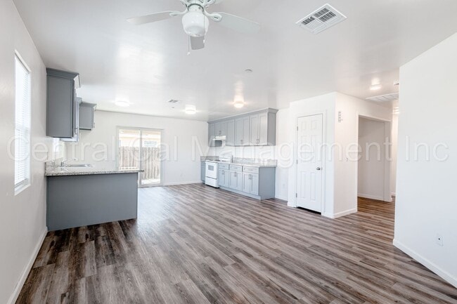 Foto del edificio - 129 E 8th St