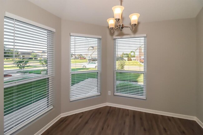 Foto del edificio - 8110 Rosemary Drive