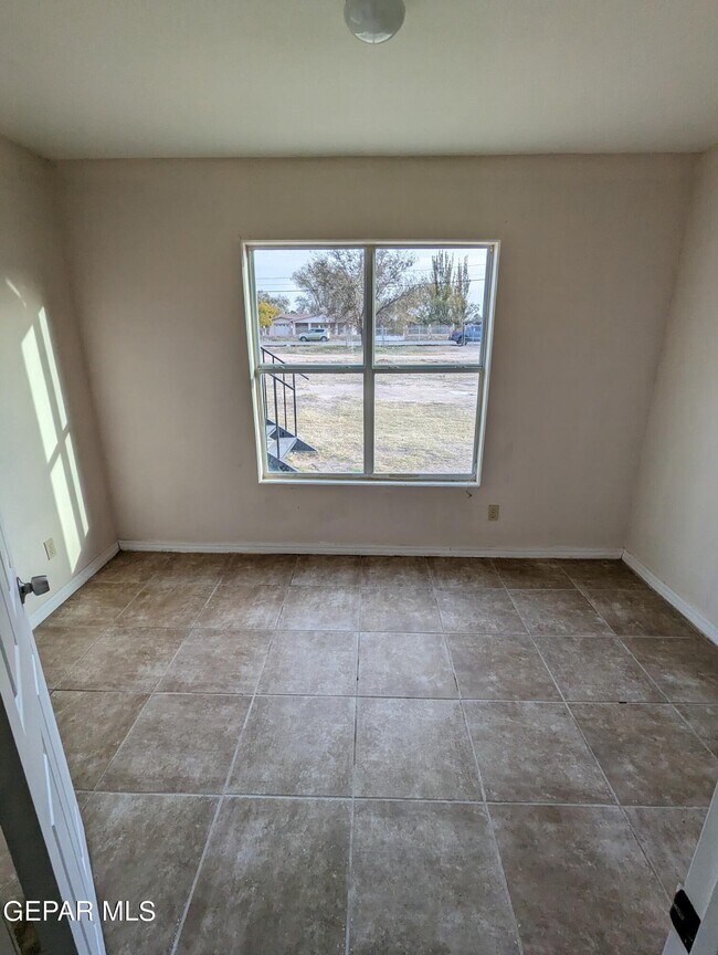 Building Photo - 1219 4 Wheel Dr