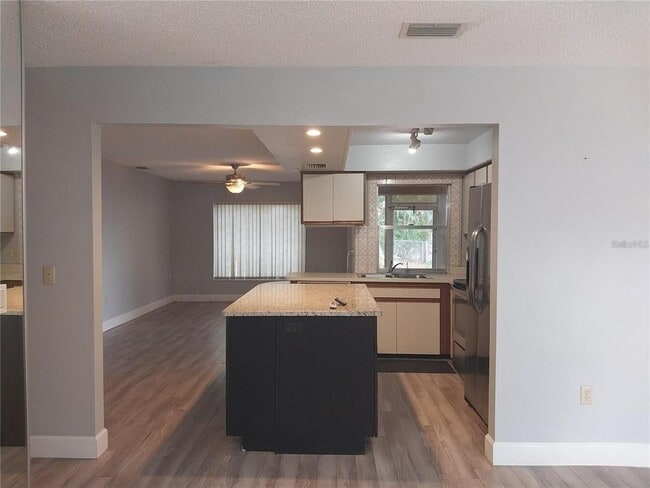 Foto del edificio - 3962 Basswood Dr
