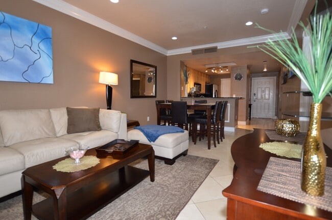 Foto del edificio - Meridian FURNISHED 2 BDR /2 BATH Luxury Co...