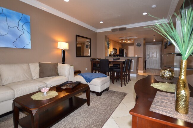 Foto del edificio - Meridian FURNISHED 2 BDR /2 BATH Luxury Condo - RESORT STYLE LIVING, 1-1/2 Blocks From The Heart ...