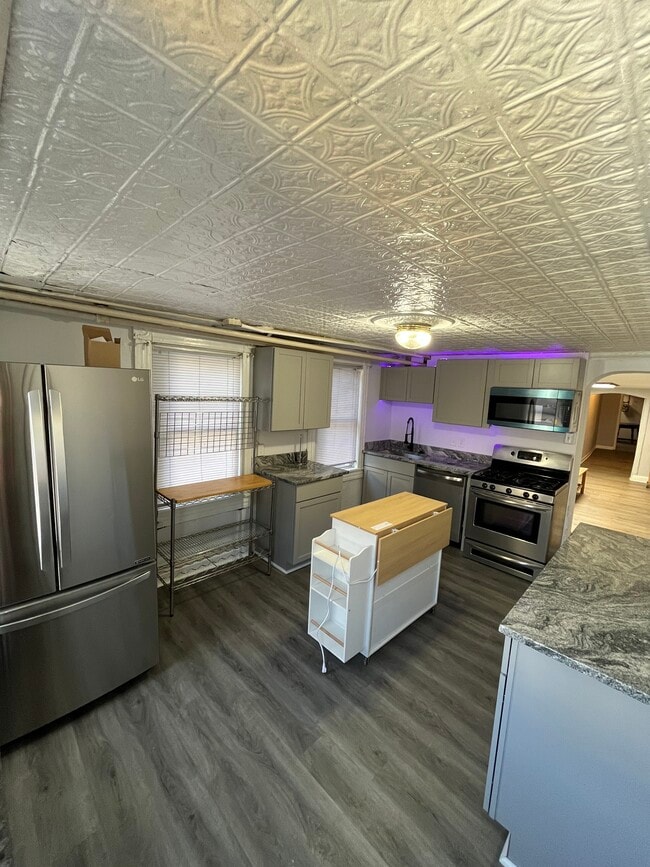 Kitchen Overview - 118 S Washington St