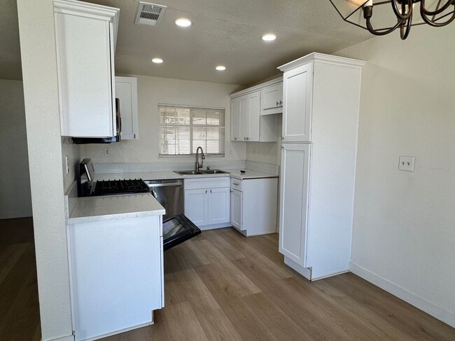 Building Photo - 13162 Pinnacle Ct