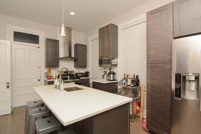 Foto del edificio - 949 N Winchester Ave