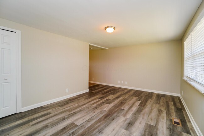 Foto del edificio - 357 Amesbury Dr