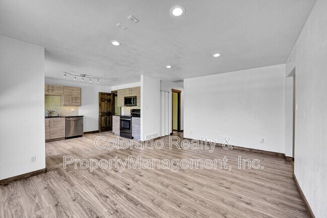 Building Photo - 4901 Crown Blvd