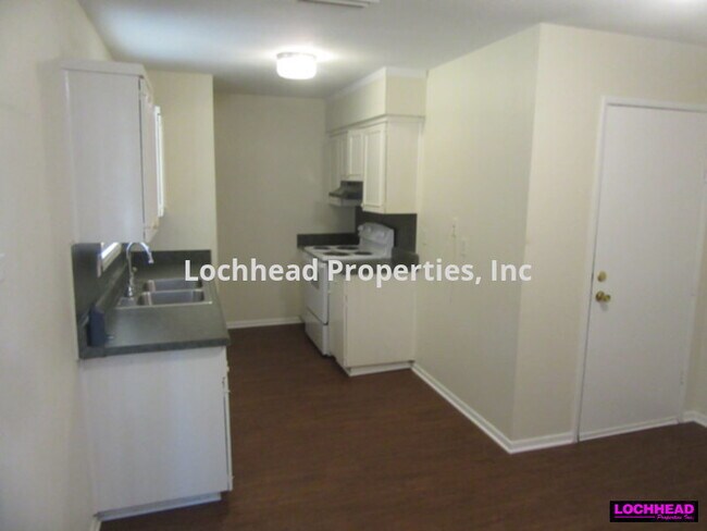 Building Photo - Charming three bedroom home!!! New West Su...