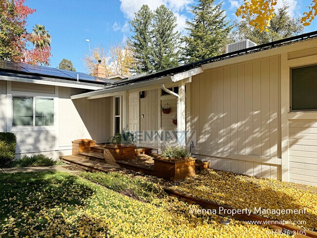 Building Photo - Beautiful Loomis Solar Home with Pool and Spa!!