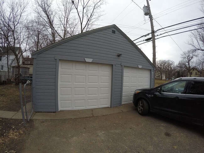 Foto del edificio - 3023 Dupont Ave N